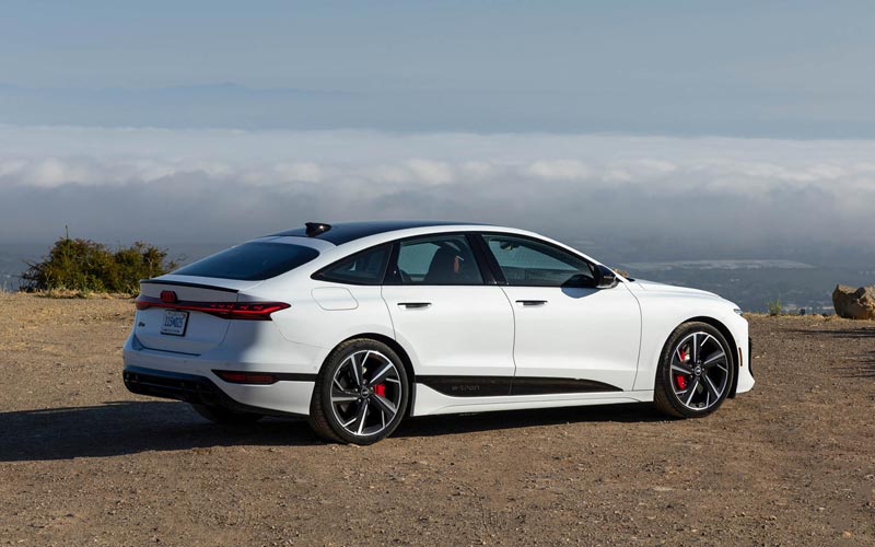 ���� Audi S6 e-tron 