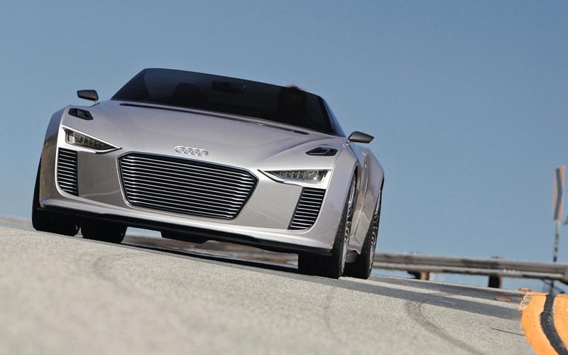  Audi E-tron Spyder Concept 