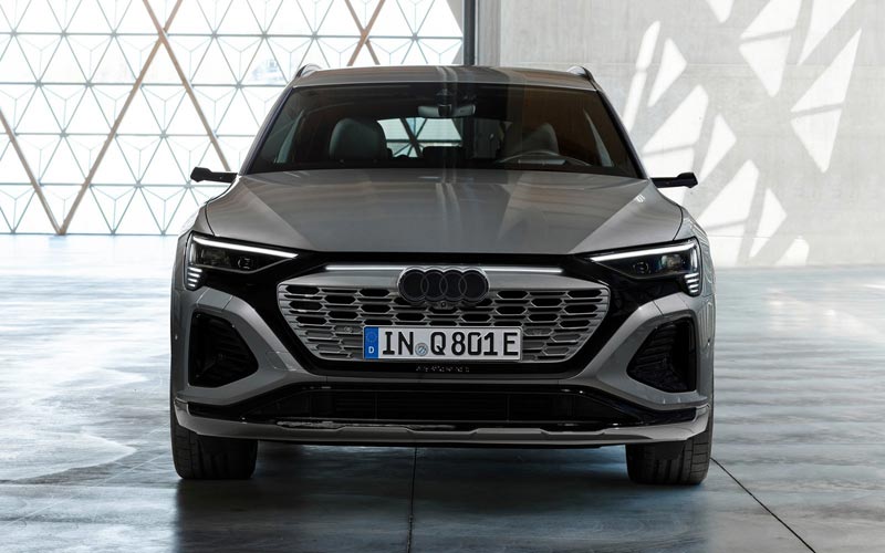  Audi Q8 e-tron 