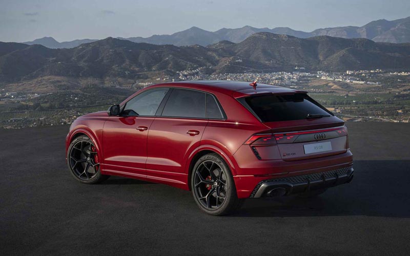  Audi RS Q8 