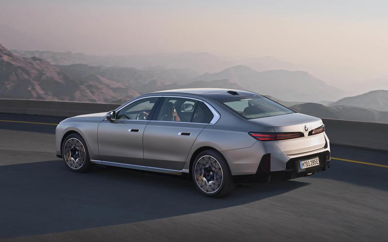 ���� BMW i7 