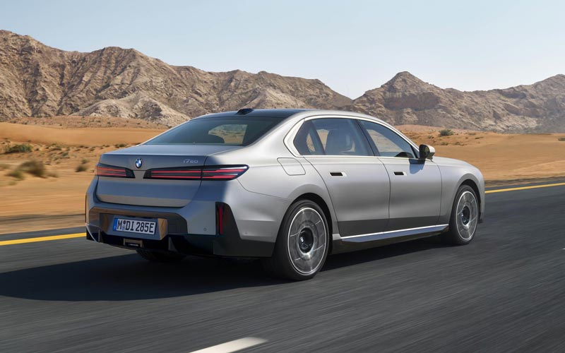 ���� BMW i7 