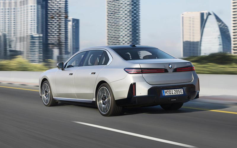 ���� BMW i7 