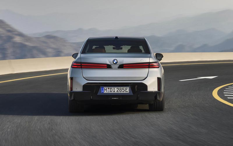 ���� BMW i7 