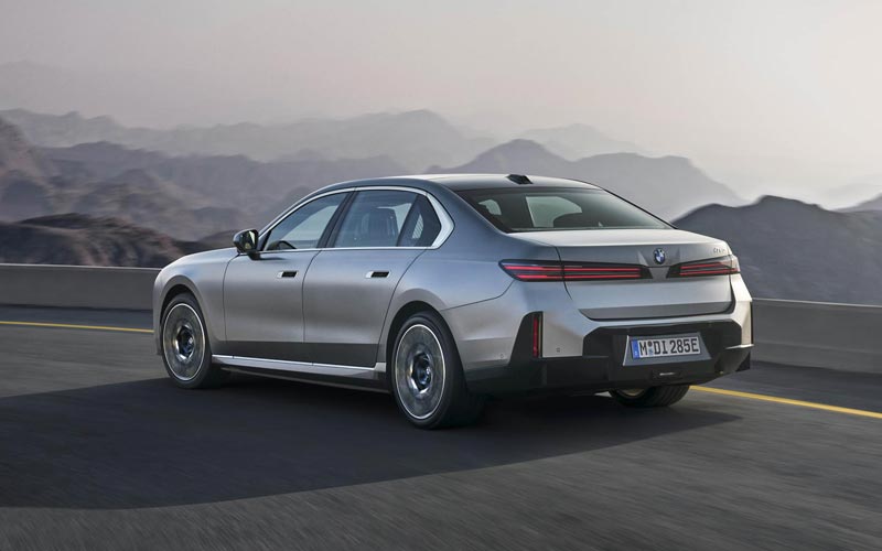 ���� BMW i7 