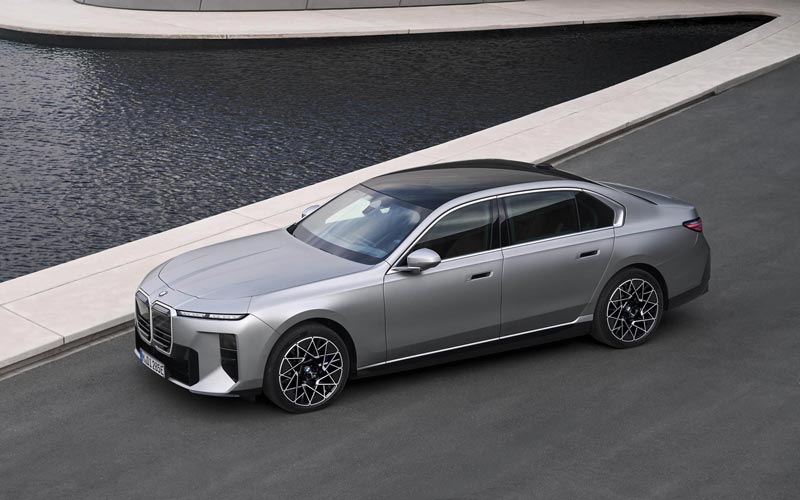 ���� BMW i7 