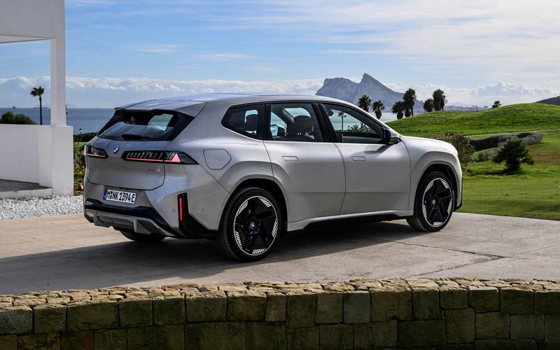 ���� BMW iX3 