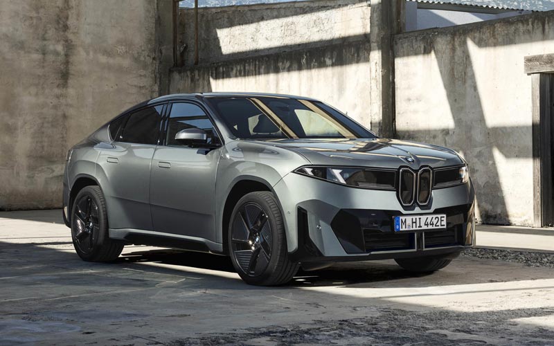 ���� BMW iX4 