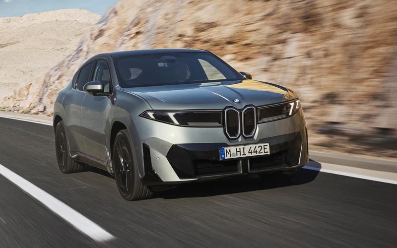���� BMW iX4 