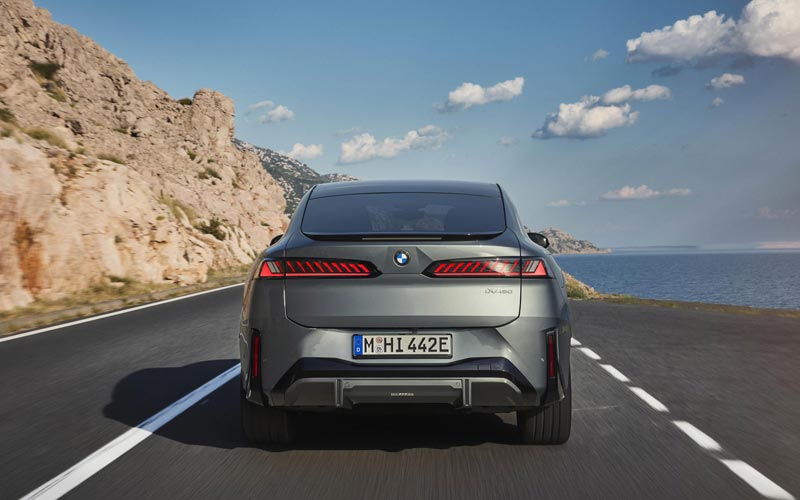 ���� BMW iX4 