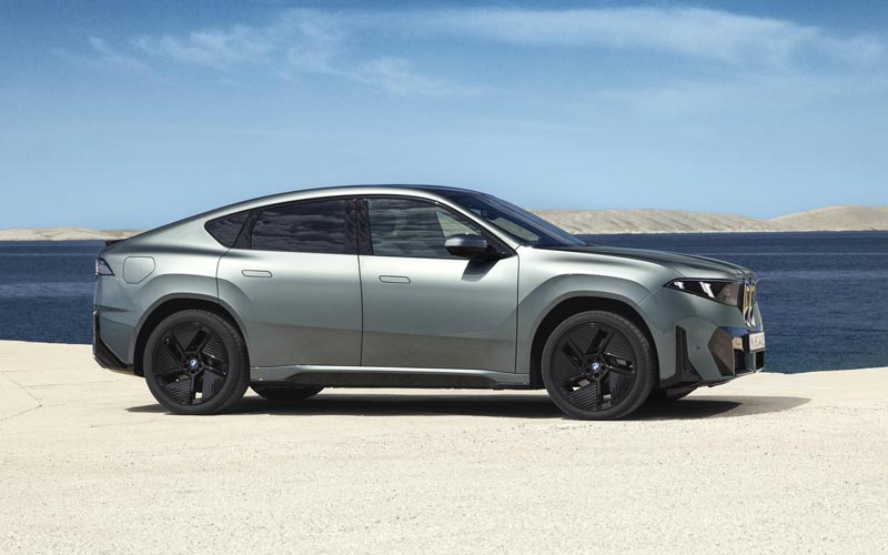 ���� BMW iX4 