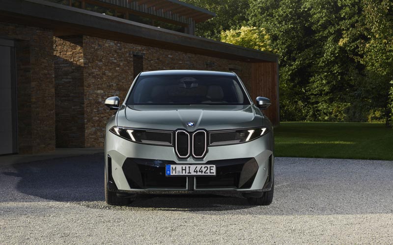���� BMW iX4 