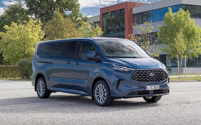  Ford Tourneo Custom LWB 