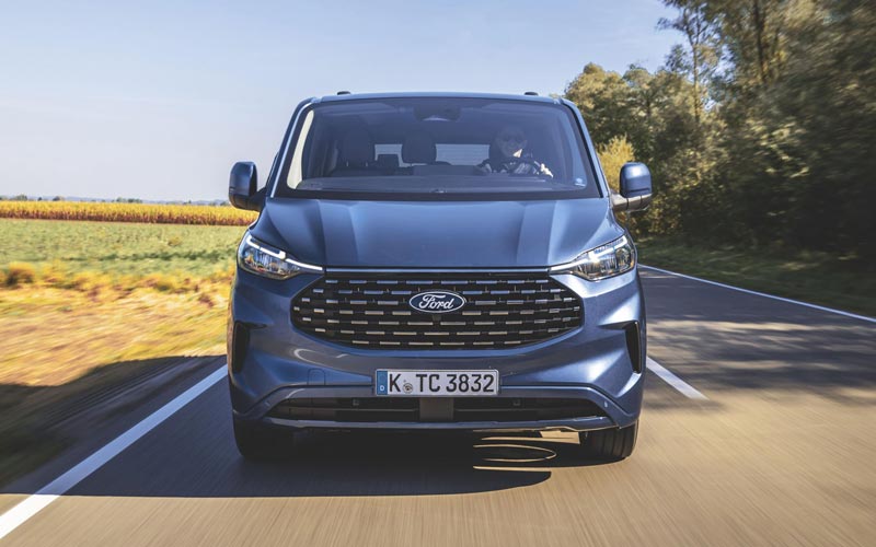  Ford Tourneo Custom LWB 