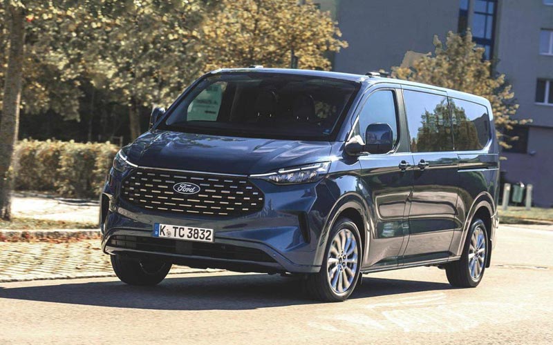  Ford Tourneo Custom LWB 