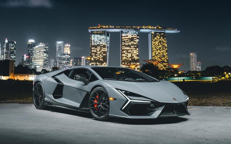  Lamborghini Revuelto 