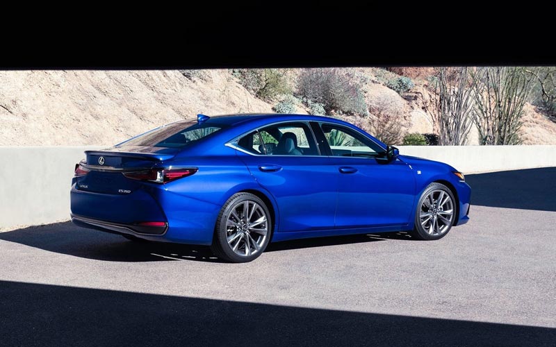 ���� Lexus ES  (2021-2025)