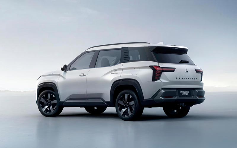  Mitsubishi Destinator 