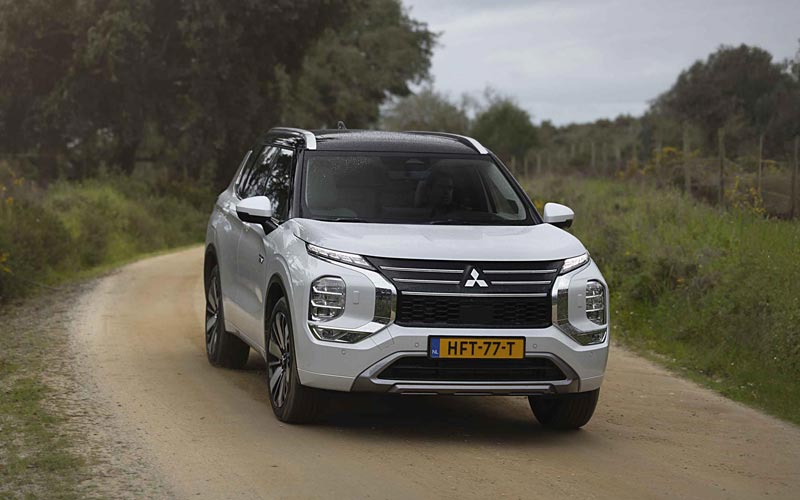  Mitsubishi Outlander PHEV 