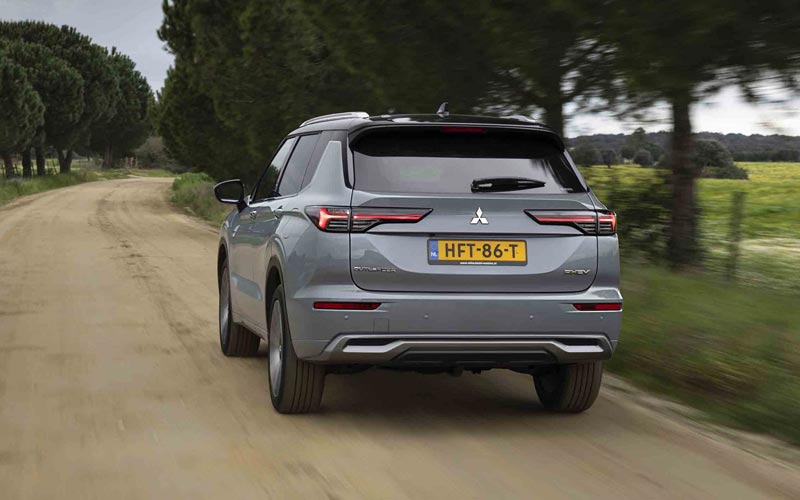  Mitsubishi Outlander PHEV 