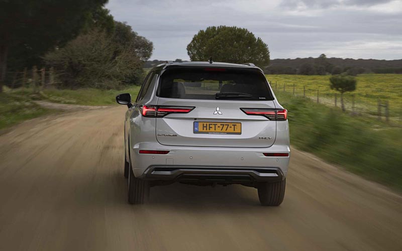  Mitsubishi Outlander PHEV 