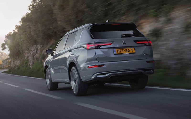  Mitsubishi Outlander PHEV 