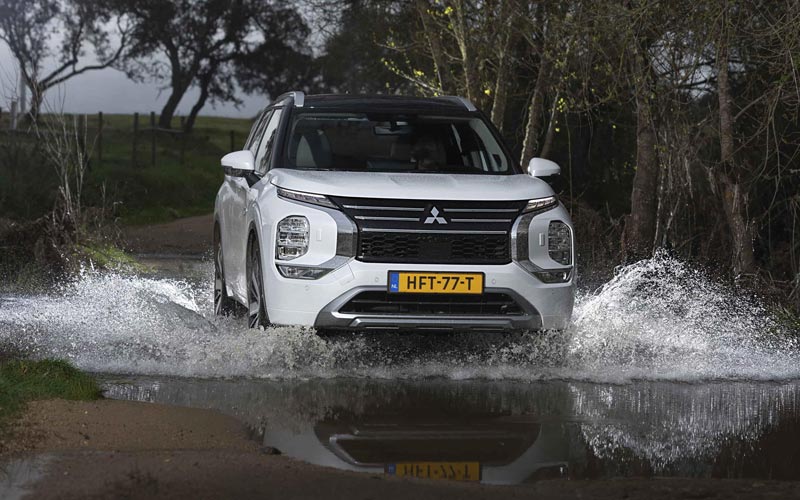  Mitsubishi Outlander PHEV 