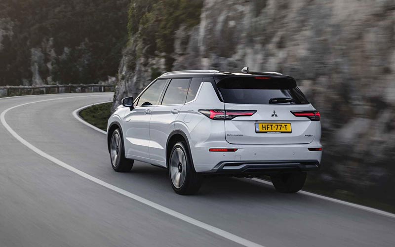  Mitsubishi Outlander PHEV 