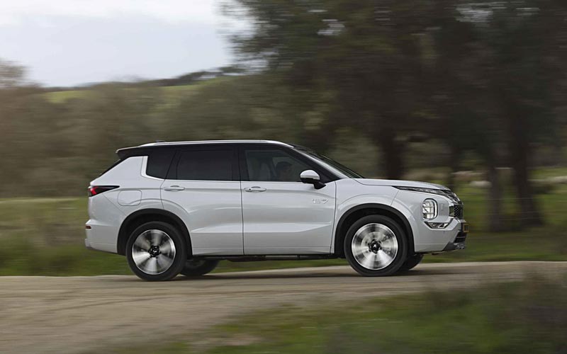  Mitsubishi Outlander PHEV 