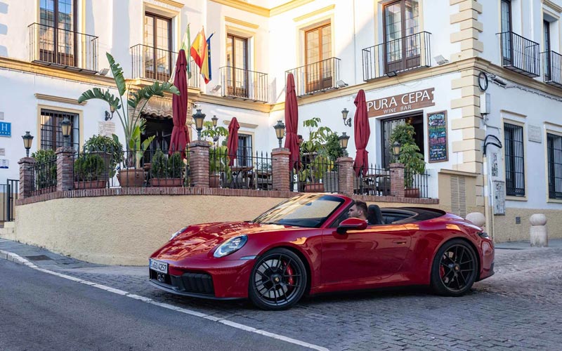  Porsche 911 GTS Cabrio 