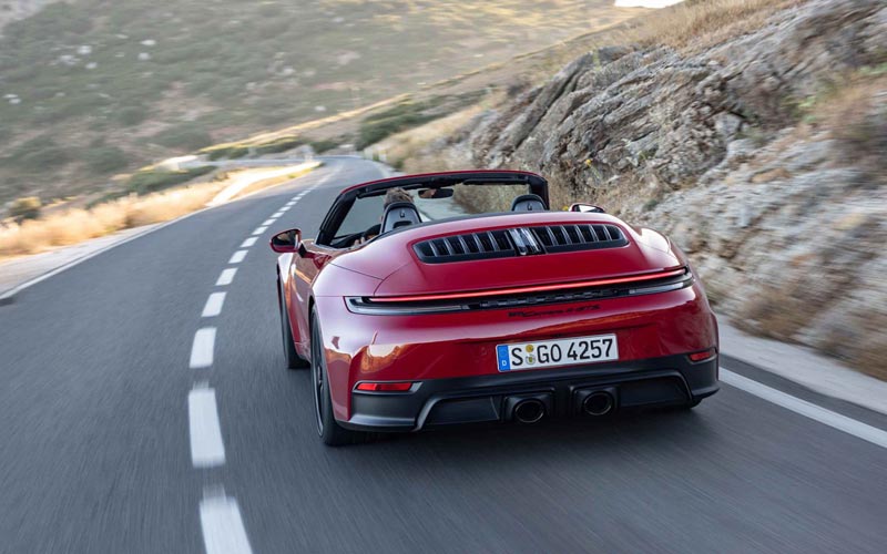  Porsche 911 GTS Cabrio 