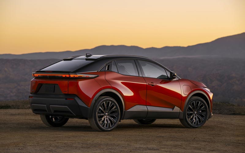 ���� Toyota C-HR Plus 