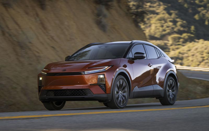 ���� Toyota C-HR Plus 