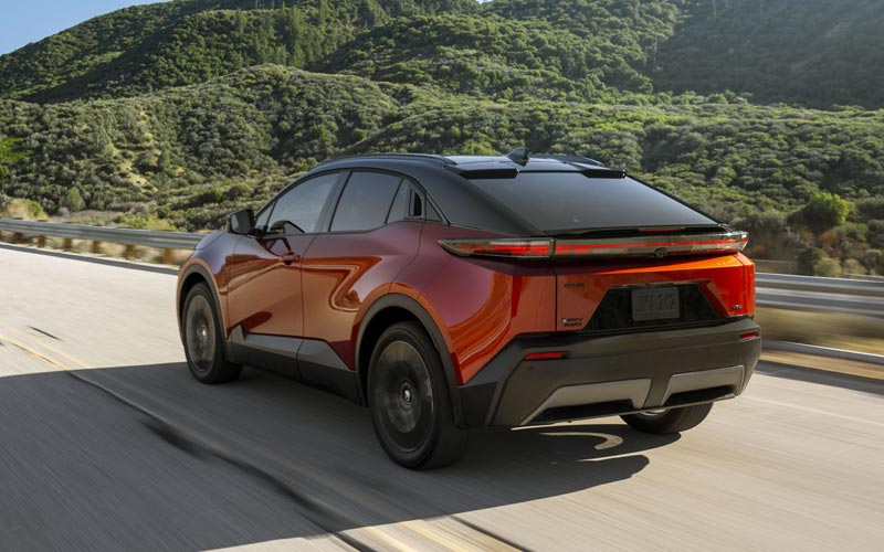 ���� Toyota C-HR Plus 