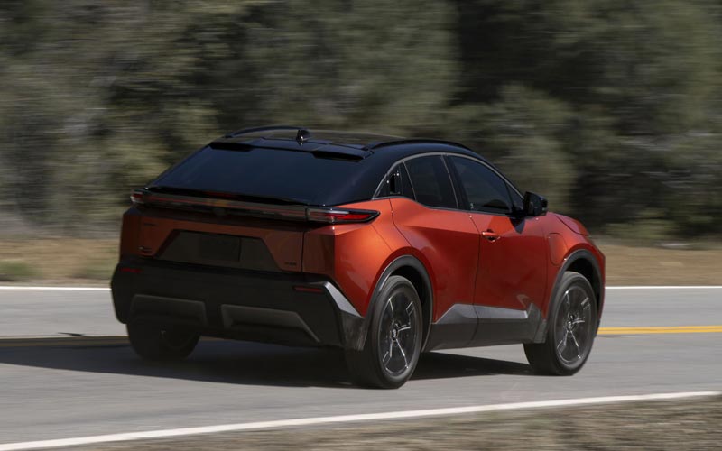 ���� Toyota C-HR Plus 