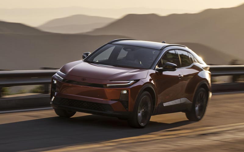 ���� Toyota C-HR Plus 