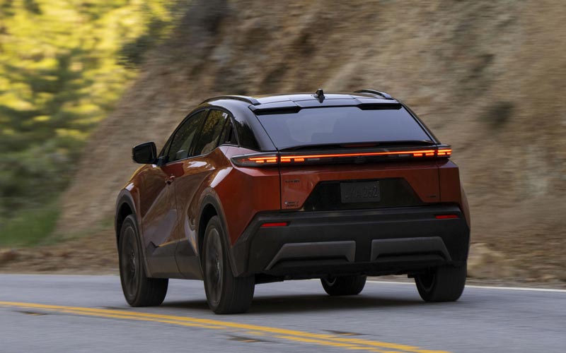 ���� Toyota C-HR Plus 