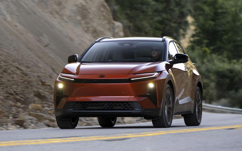 ���� Toyota C-HR Plus 