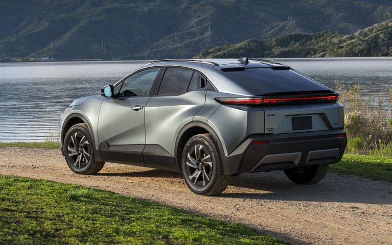���� Toyota C-HR Plus 