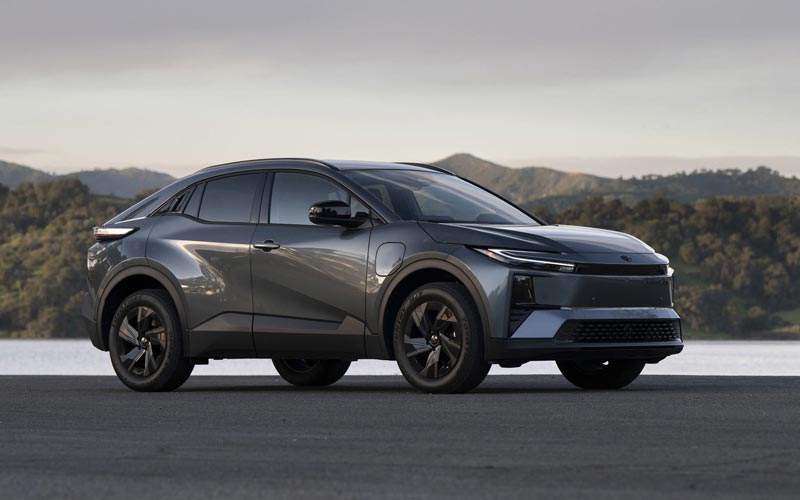 ���� Toyota C-HR Plus 