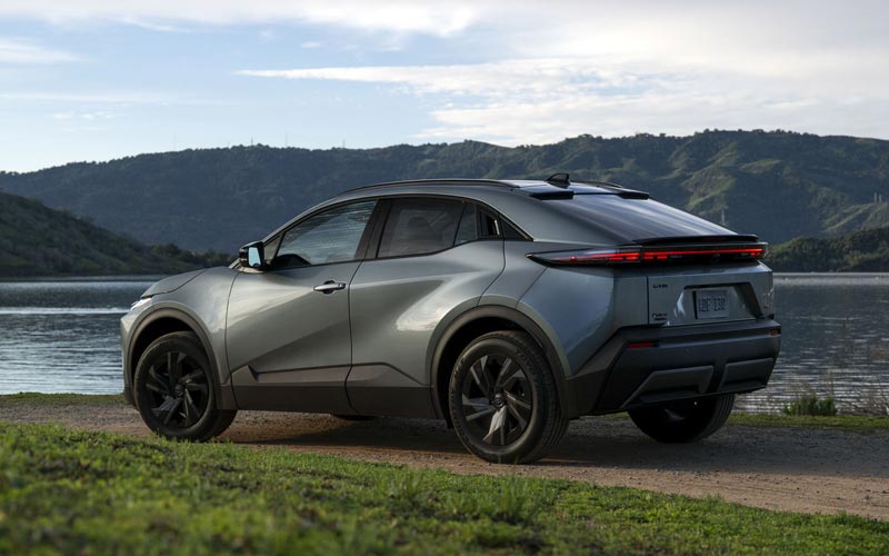 ���� Toyota C-HR Plus 