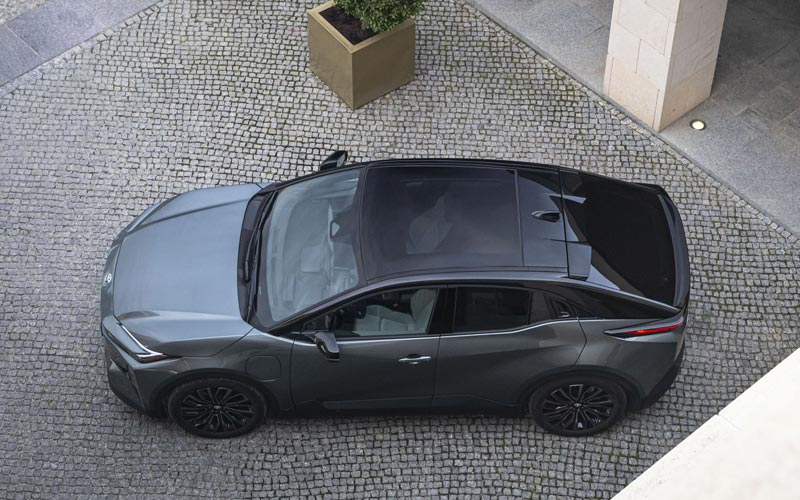 ���� Toyota C-HR Plus 