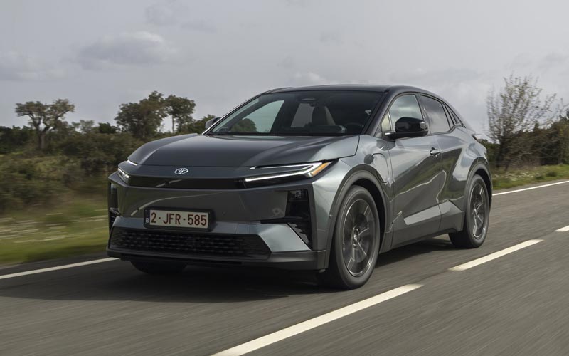 ���� Toyota C-HR Plus 