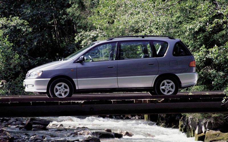 ���� Toyota Picnic 