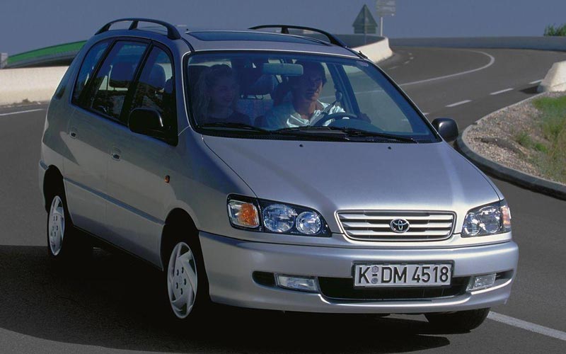 ���� Toyota Picnic 