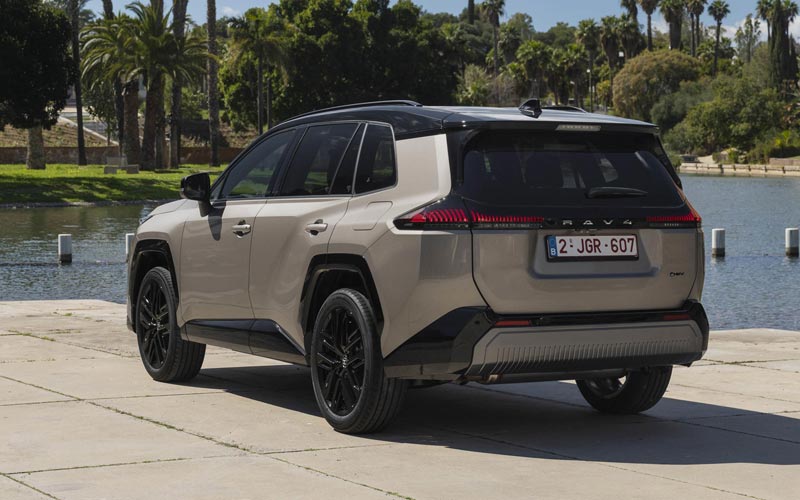 ���� Toyota RAV4 