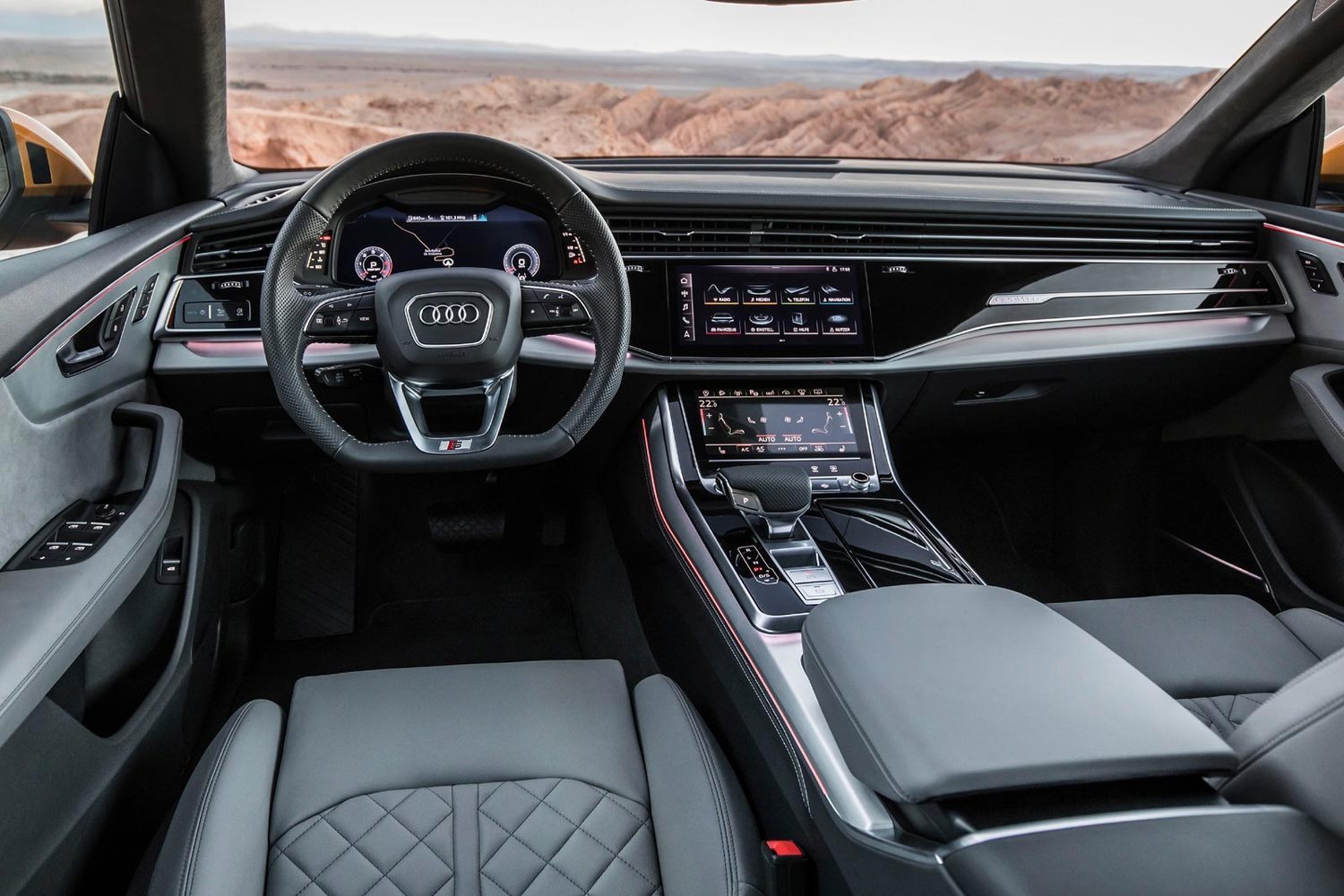 Интерьер салона Audi Q8 (2018-2023). Фото салона #5