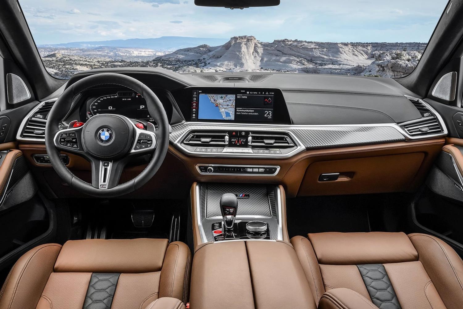 Компания BMW показала новые кроссоверы X5 M и X6 M