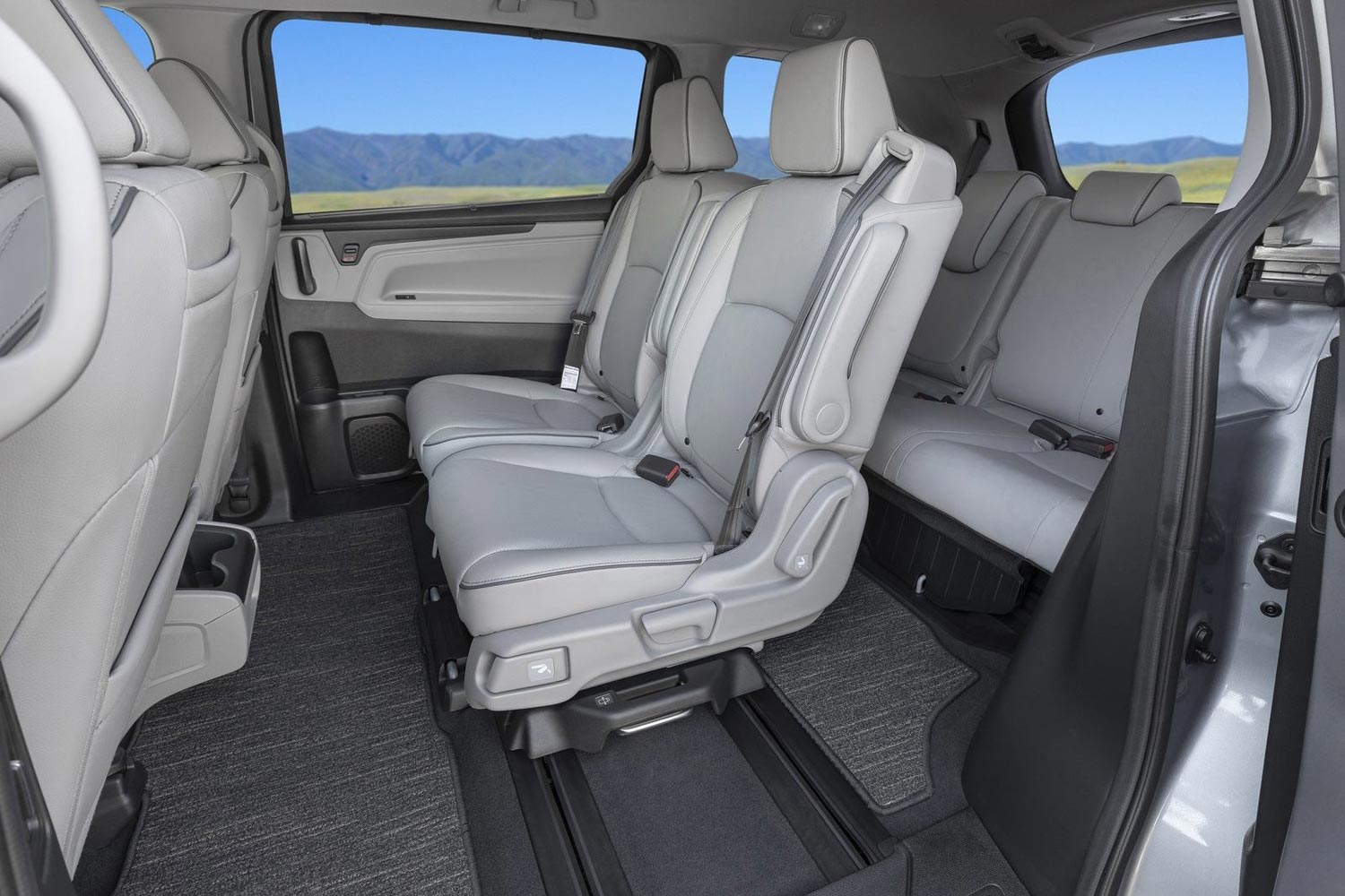 Toyota Sienna 2022 интерьер