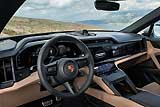 Интерьер салона Porsche Cayenne Coupe Electric